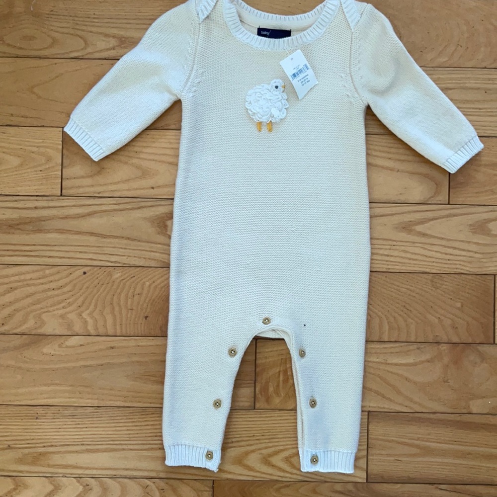 NWT baby gap sweater one piece. Size 3-6 months